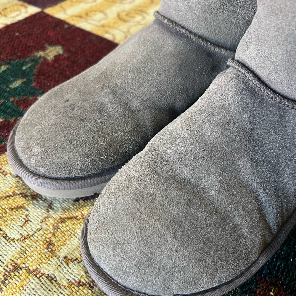 UGG BOOTS SIZE 7